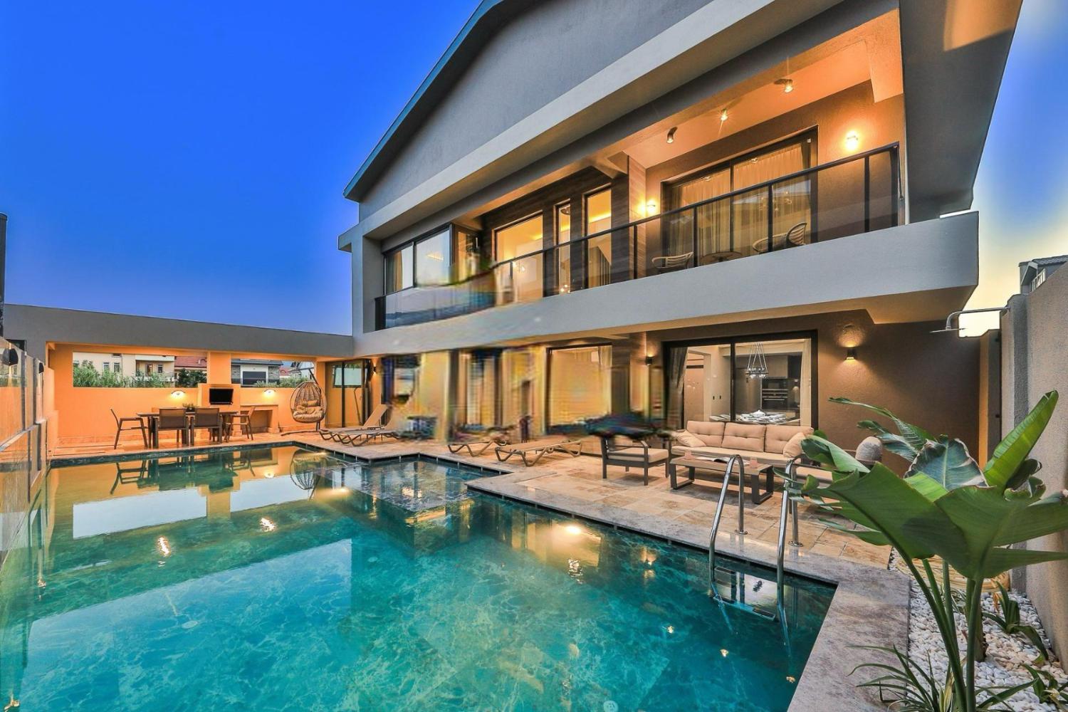 Villa Escalade Fethiye : Fethiye Akarca Bölgesinde Isıtmalı Kapalı Havuzlu 8 Kişilik Lüks Villa