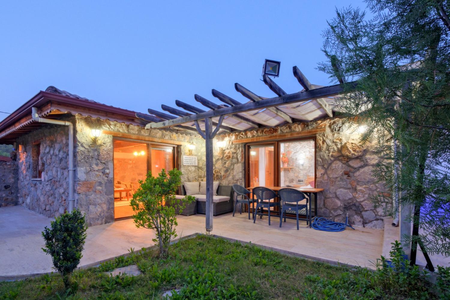 Villa Esra Kayaköy (2) Kişilik Havuzlu Muhafazakar Balayı Villası