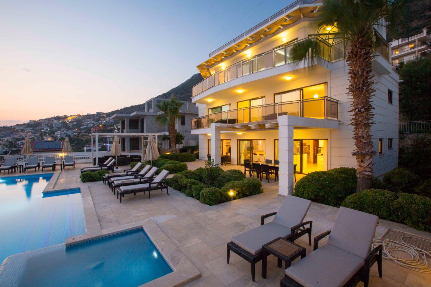 Villa Falcon Lodge, Kalkan'da (14) Kişilik Jakuzili Kiralık Lüks Villa