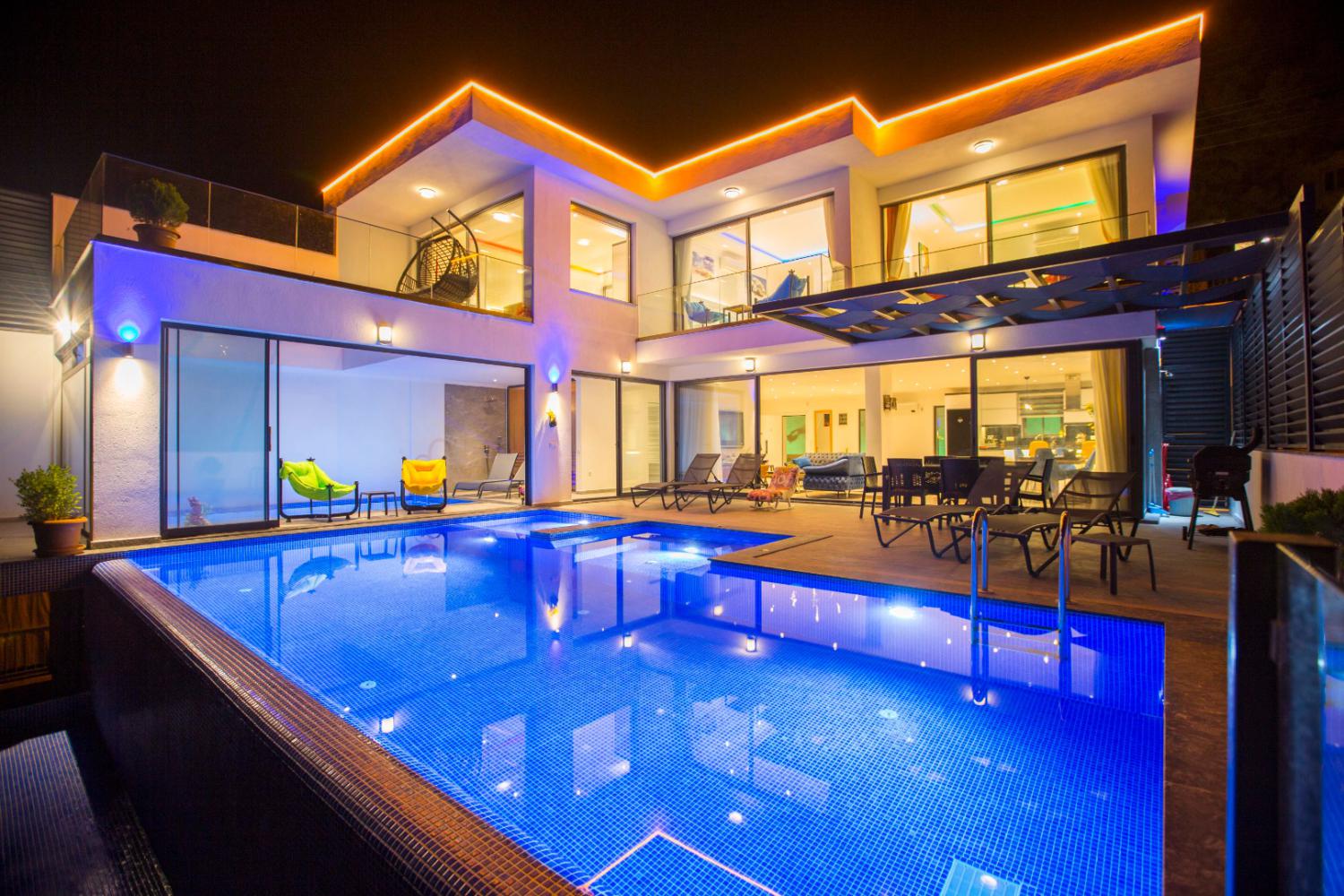 Villa Fantastik (6) Kişilik Kapalı Havuzlu Geniş Aile ve Arkadaş Villası