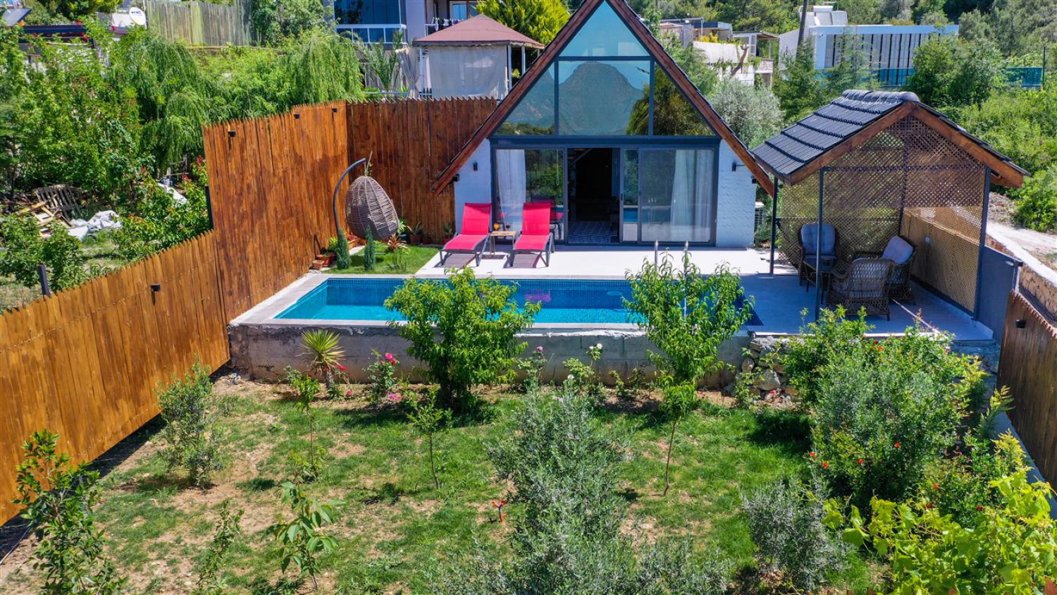 Villa Fati (2) Kişilik Havuzlu Muhafazakar Balayı Villası