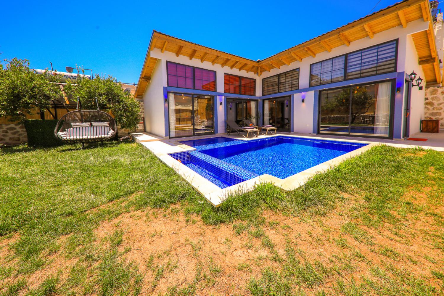 Villa Flower Gökçe (2) Kişilik Havuzlu Muhafazakar Balayı Villası