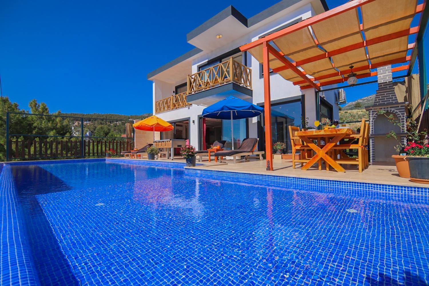 Villa Fulya ; Kalkan İslamlar'da 4 kişilik Muhafazakar Kiralık Balayı Villası.