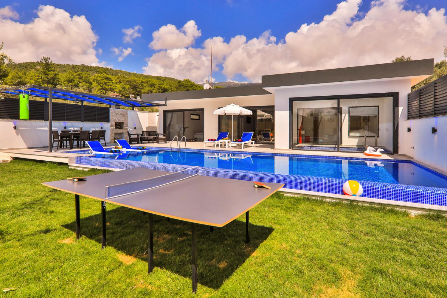 Villa Garden (4) Kişilik Havuzlu Muhafazakar Balayı Villası