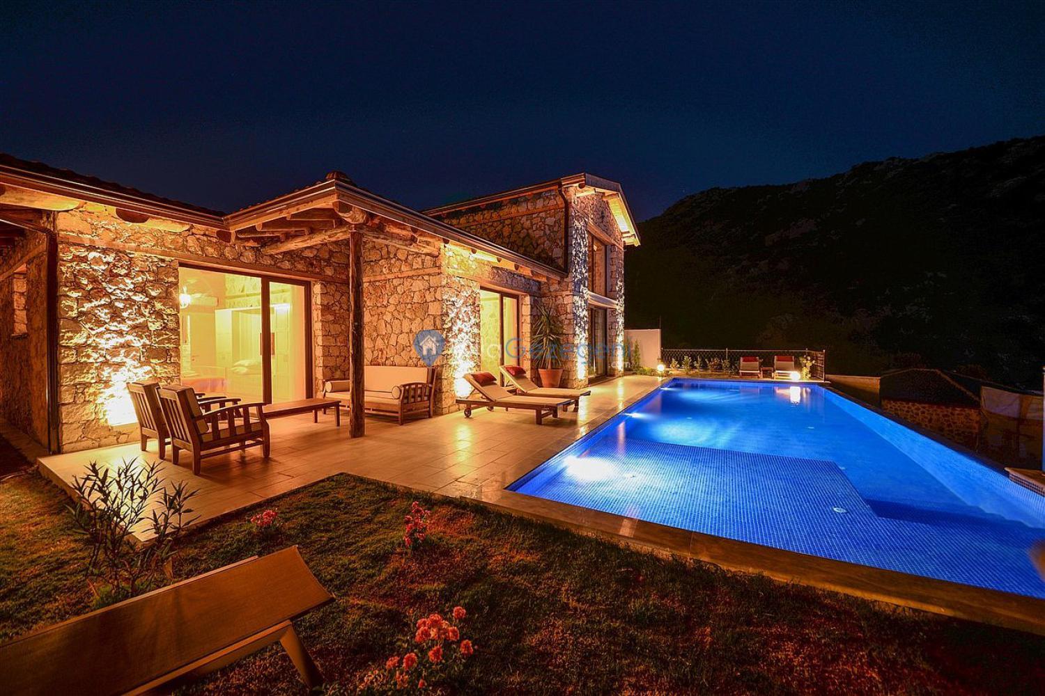 Villa Hestia, Kalkan'da (6) Kişilik Jakuzili Salıncaklı Kiralık Villa