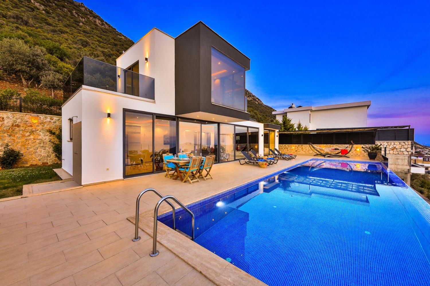 Villa Gloksinya, Kalkan Kalamar Bölgesinde (8) Kişilik Tatil Villası