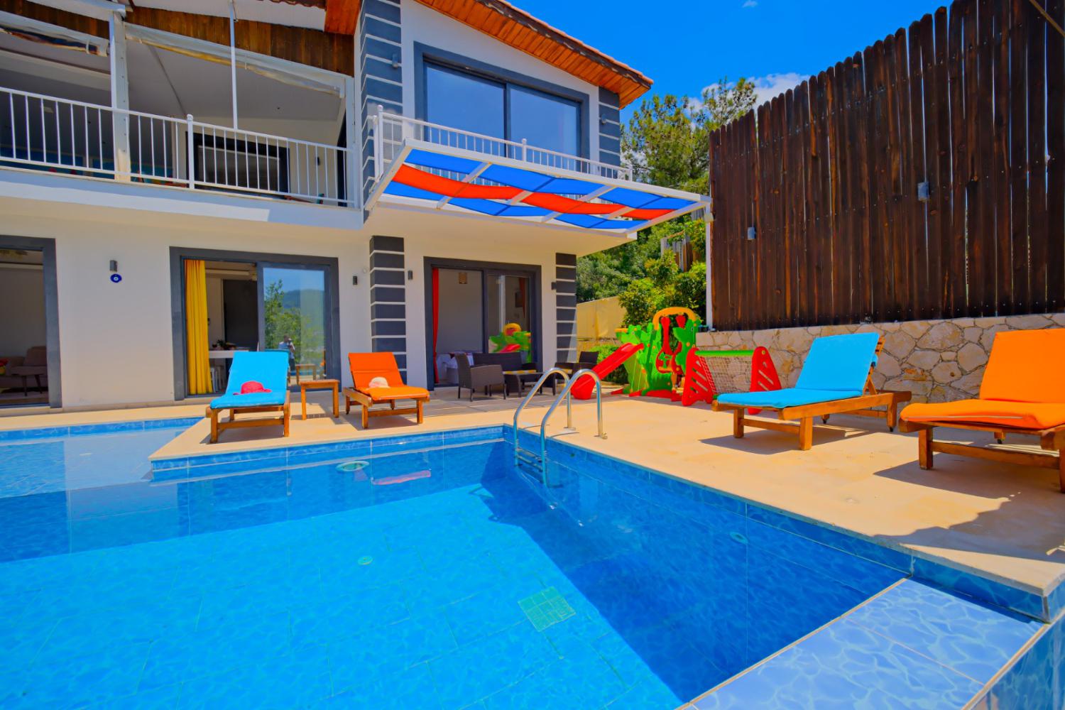 Kiralık Villa Göks - Muhafazakar,Kapalı Havuzlu Kiralık Tatil Evi