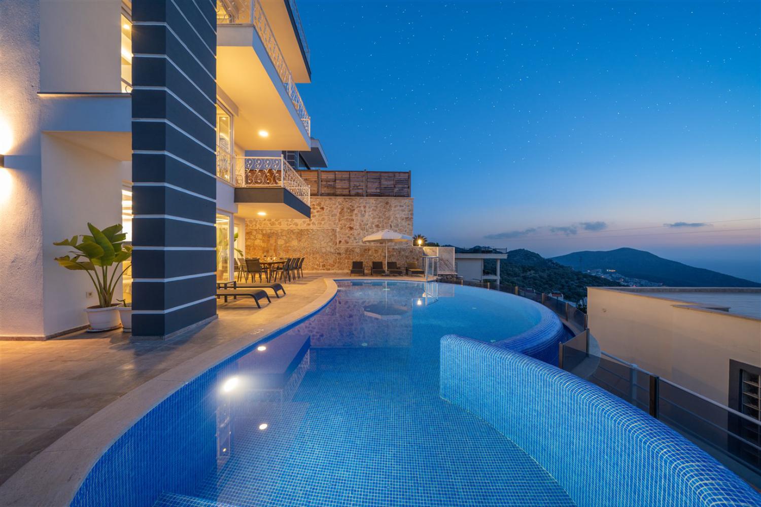 Villa Göktepe (10) Kişilik Lüx, Deniz Manzaralı Jakuzili Geniş Aile Villası