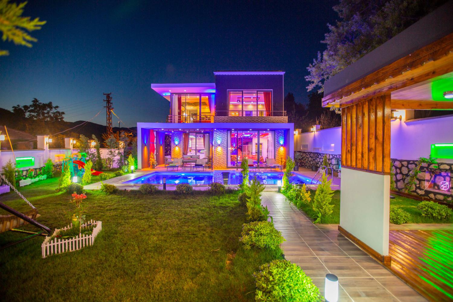 Villa Desen (5) Kişilik Lüks Muhafazakar Kiralık Aile ve Balayı Villası