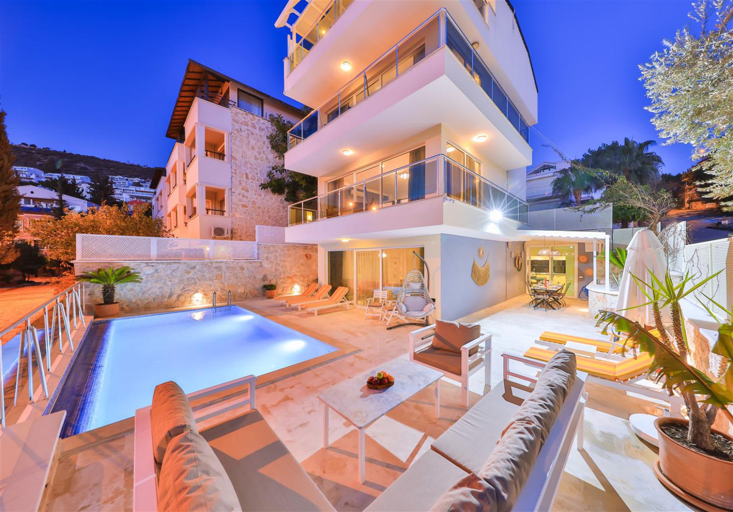 Villa Golden Lotus; Kalkan Kalamar' da 3 yatak odalı 6 kişilik deniz manzaralı kiralık villa