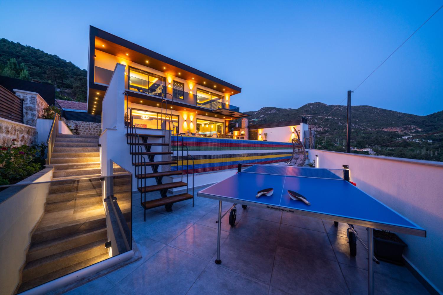 Villa Güney (4) Kişilik Jakuzili Muhafazakar Kiralık Aile ve Balayı Villası