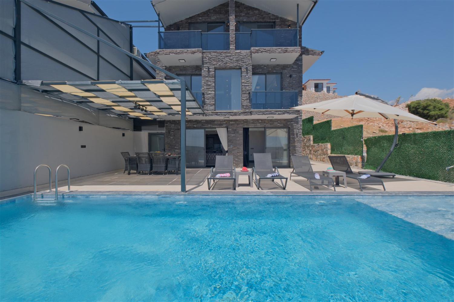 Villa Hanlı 4, Geniş Aile ve Arkadaş Grupları İçin villalarımız arasında yer almaktadır.