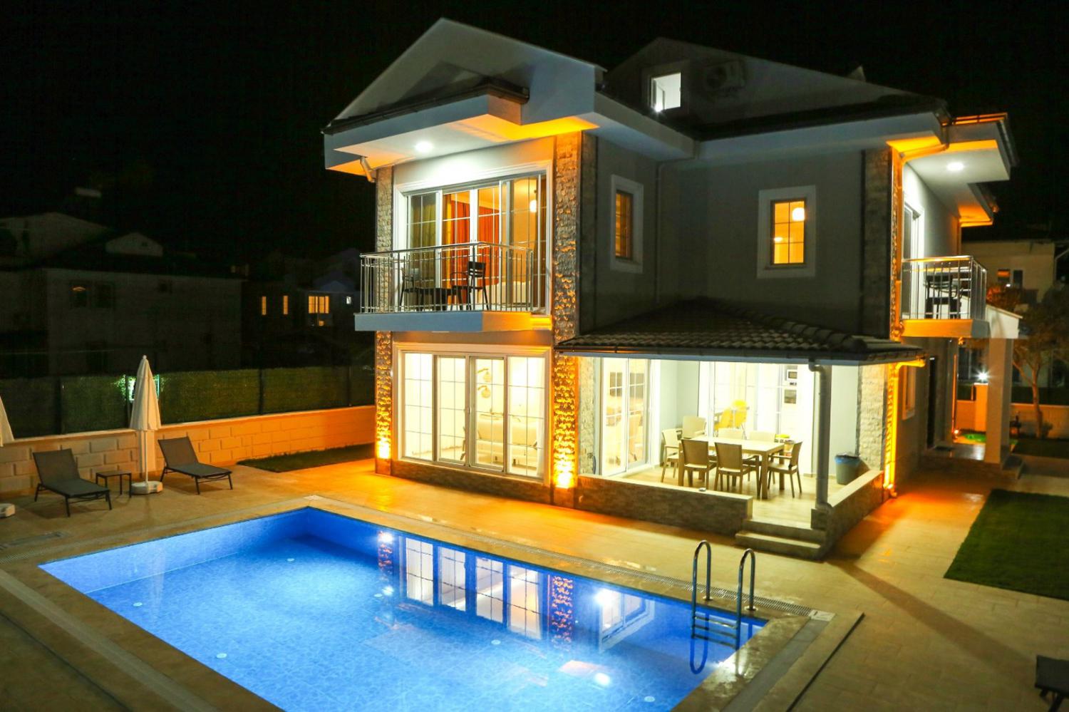 Villa Hannibal Dalyan, Muğla Dalyan bölgesinde bulunan 5 yatak odalı, 10 kişilik kiralık villa
