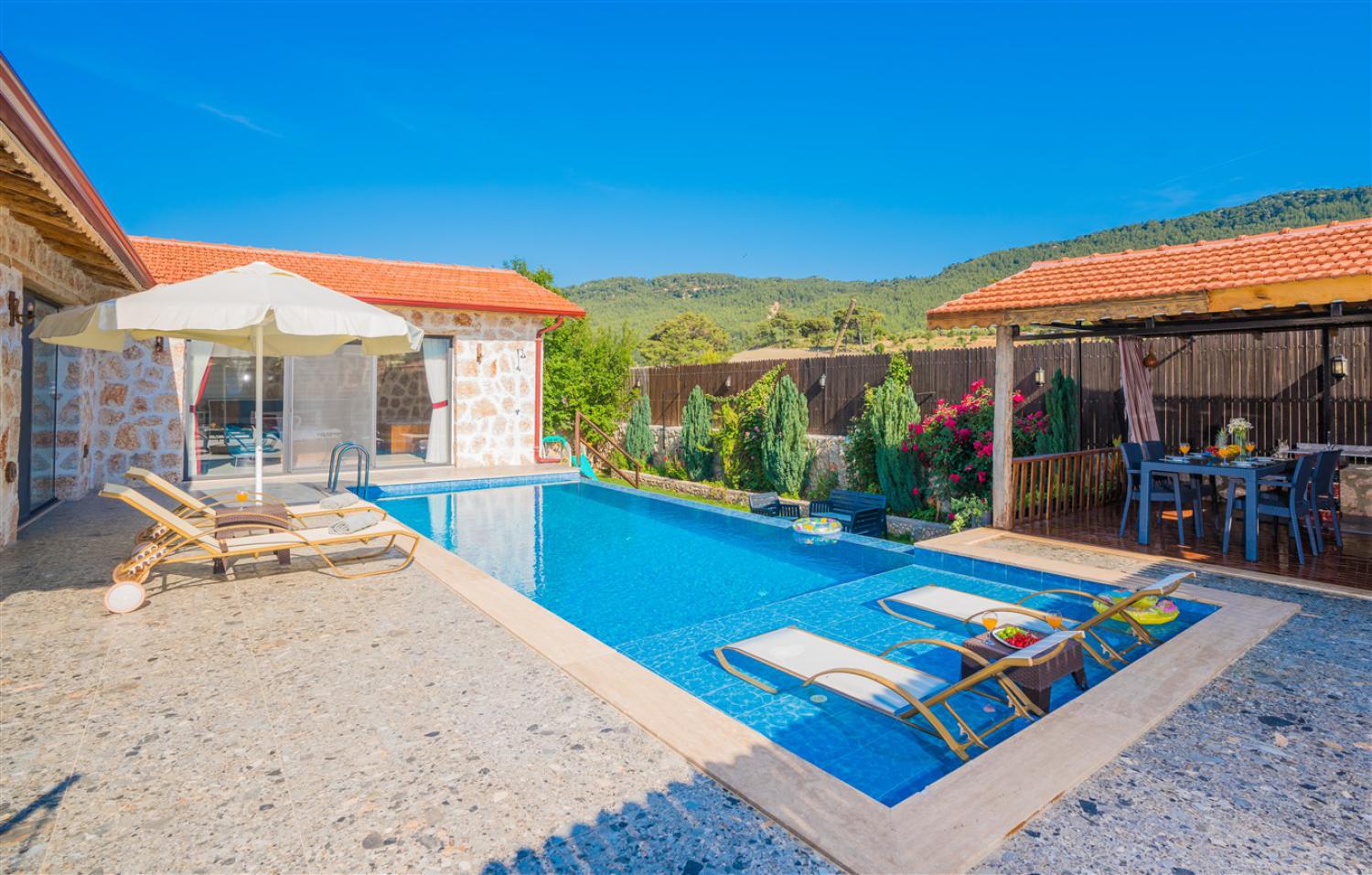 Villa Happy Çil (4) Kişilik Muhafazakar Kiralık Aile ve Balayı Villası