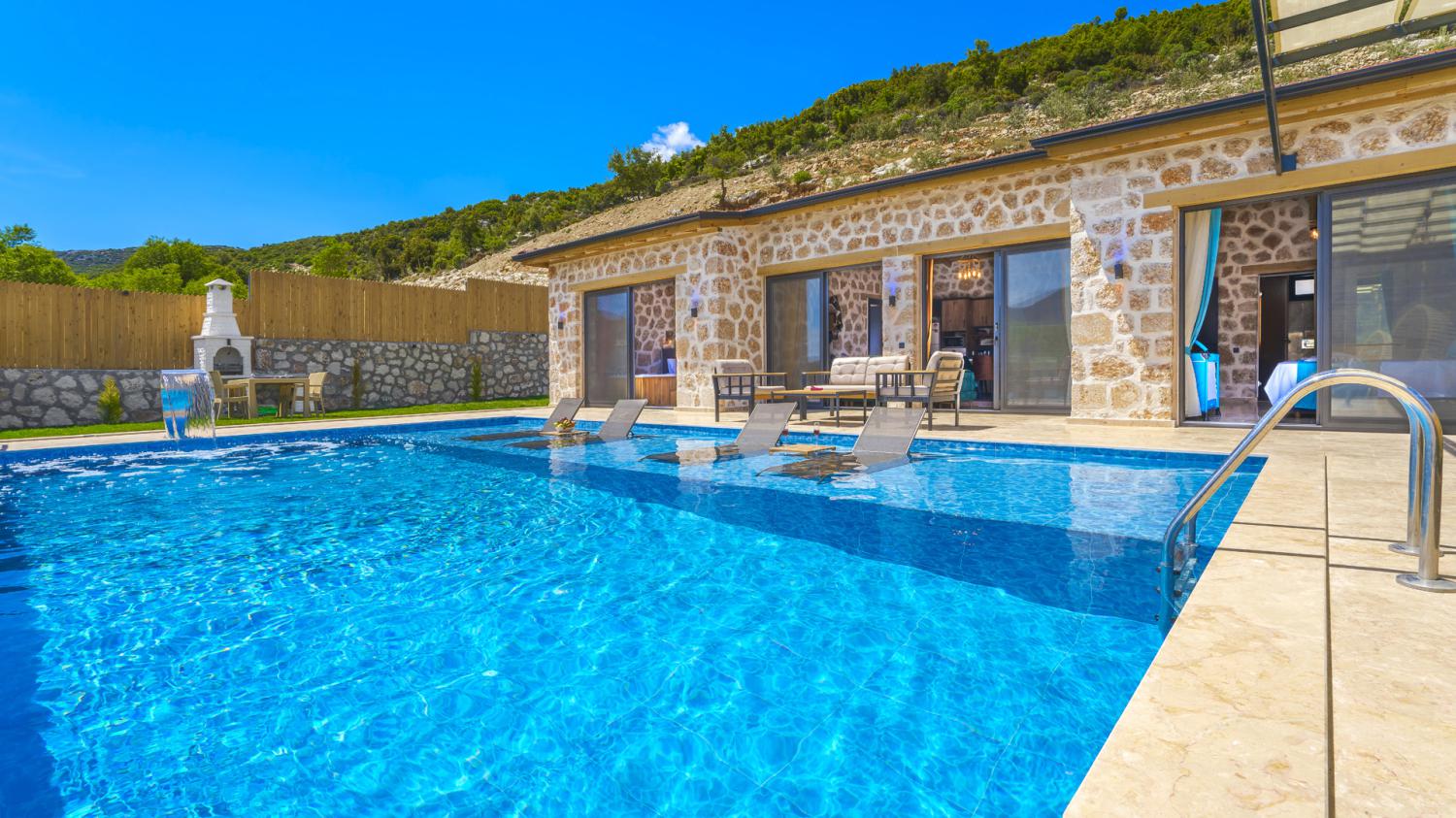 Villa Harmonia; Kalkan Sarıbelen Bölgesinde 2 yatak odalı 4 kişilik kiralık villa