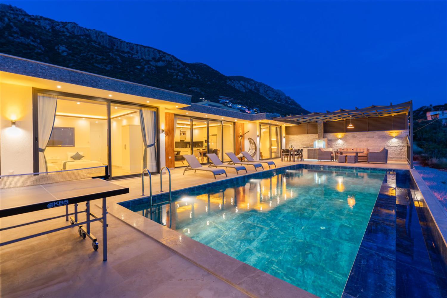 Villa Harun Kördere, Kalkan'da (4) Kişilik Deniz Manzaralı Kiralık Villa