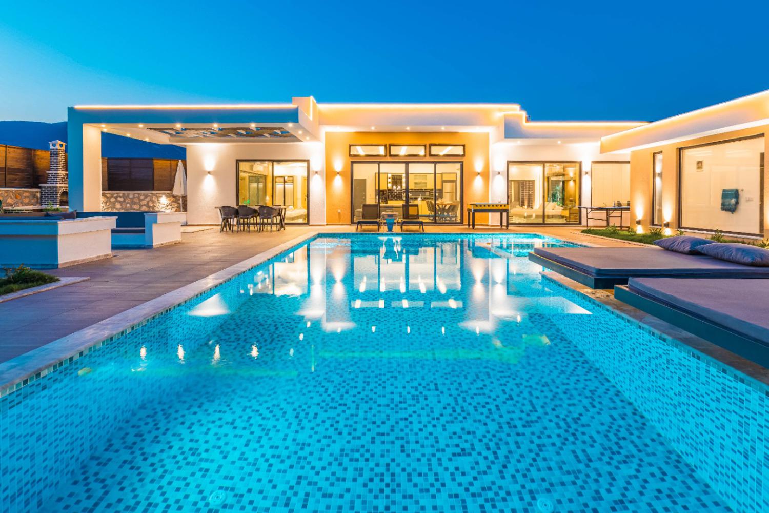 Villa Havanas,Kalkan Bezirgan mevkiinde bulunan 2 yatak odalı 5 kişilik lüks hamamlı saunalı jakuzili muhafazakar kiralık villa