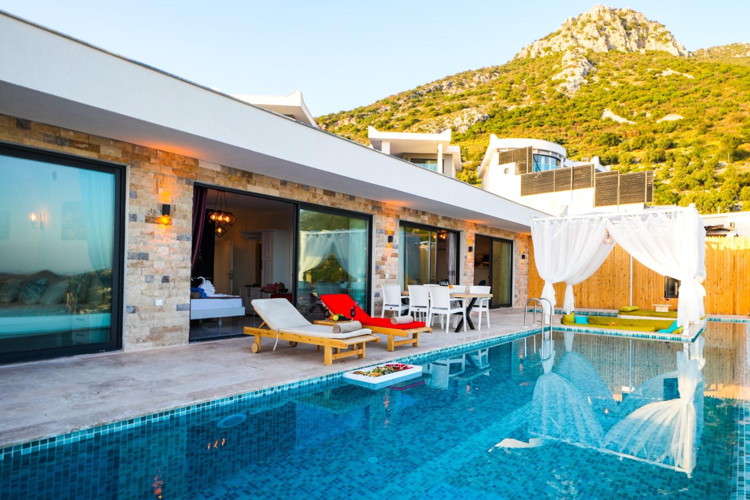 Villa Hills Berlin; Kalkan Akbel' de 2 yatak odalı 5 kişilik deniz manzaralı kiralık villa