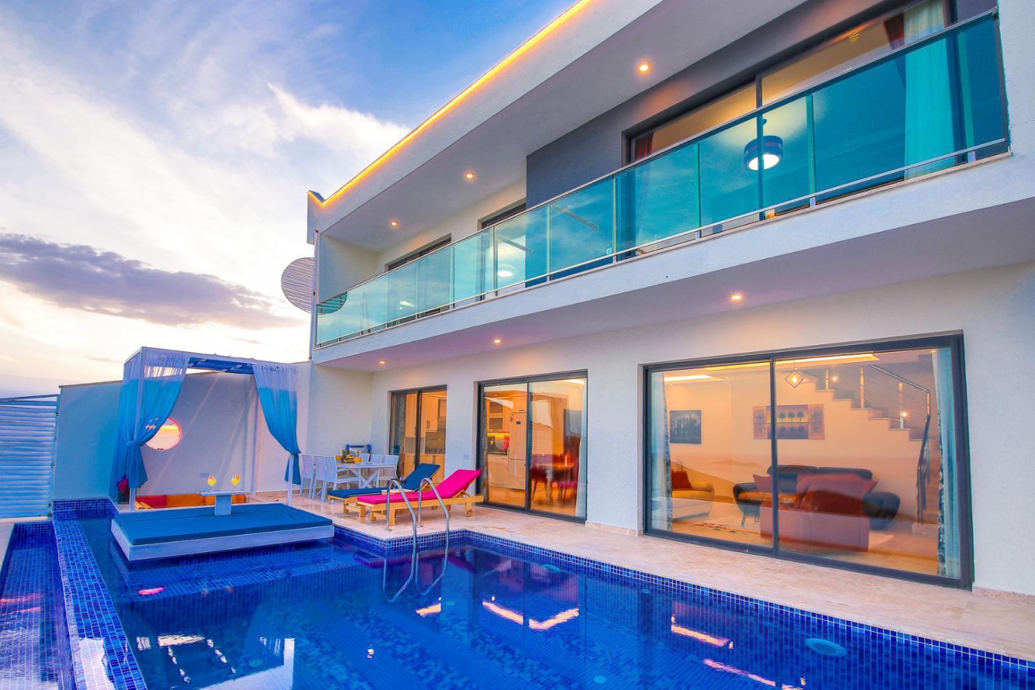 Villa Hills Etiler,Kalkan'ın Akbel mevkiinde bulunan kiralık yazlık balayı villası