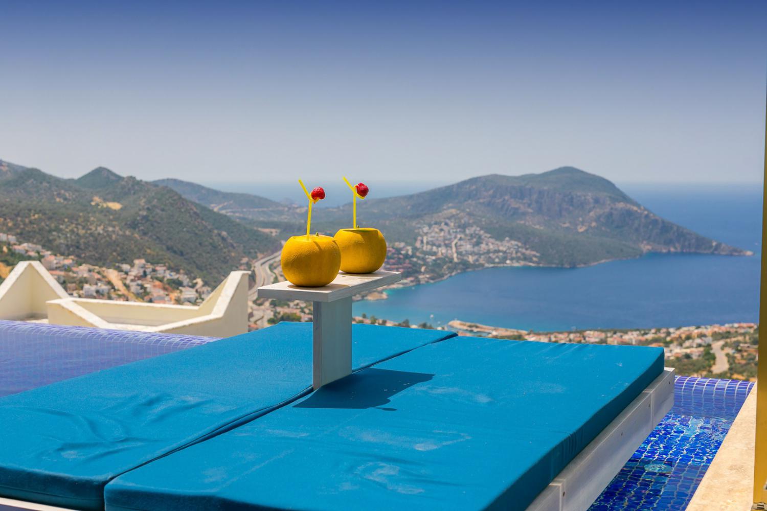 Villa Hills Yeniköy,Kalkan Akbel mevkiinde konumlanmış 1 yatak odalı muhafazakar lüks balayı villası