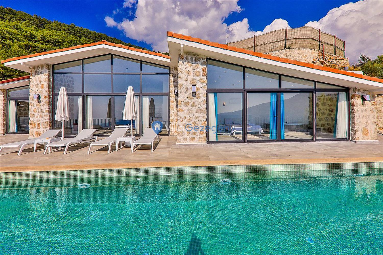 Villa Hira 5 (4) Kişilik Havuzu Korunaklı Aile ve Balayı Villası