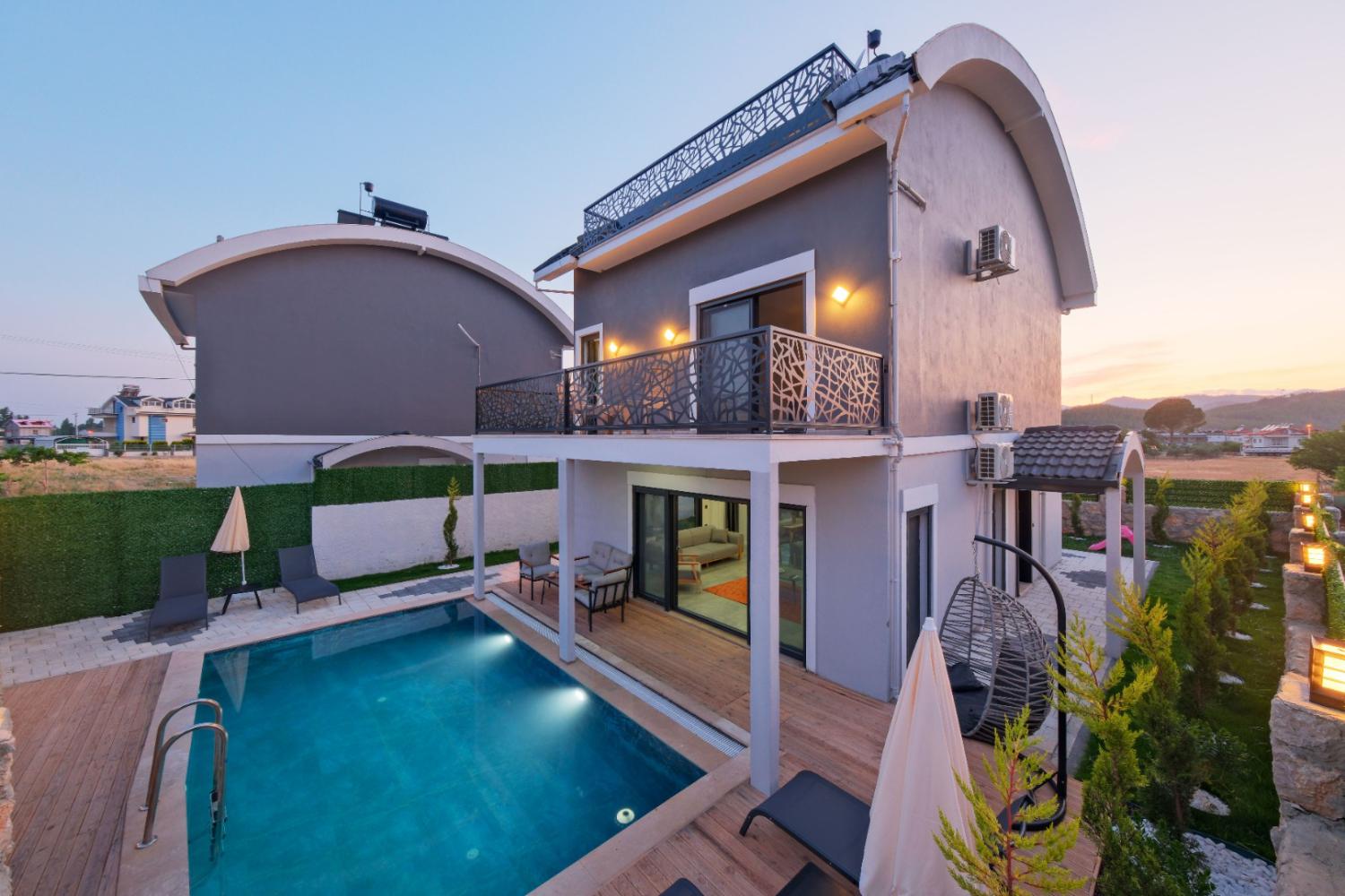 Villa Holiday Seydikemer ;(6) Kişilik Jakuzili geniş aile ve arkadaş grupları için uygun kiralık villa .