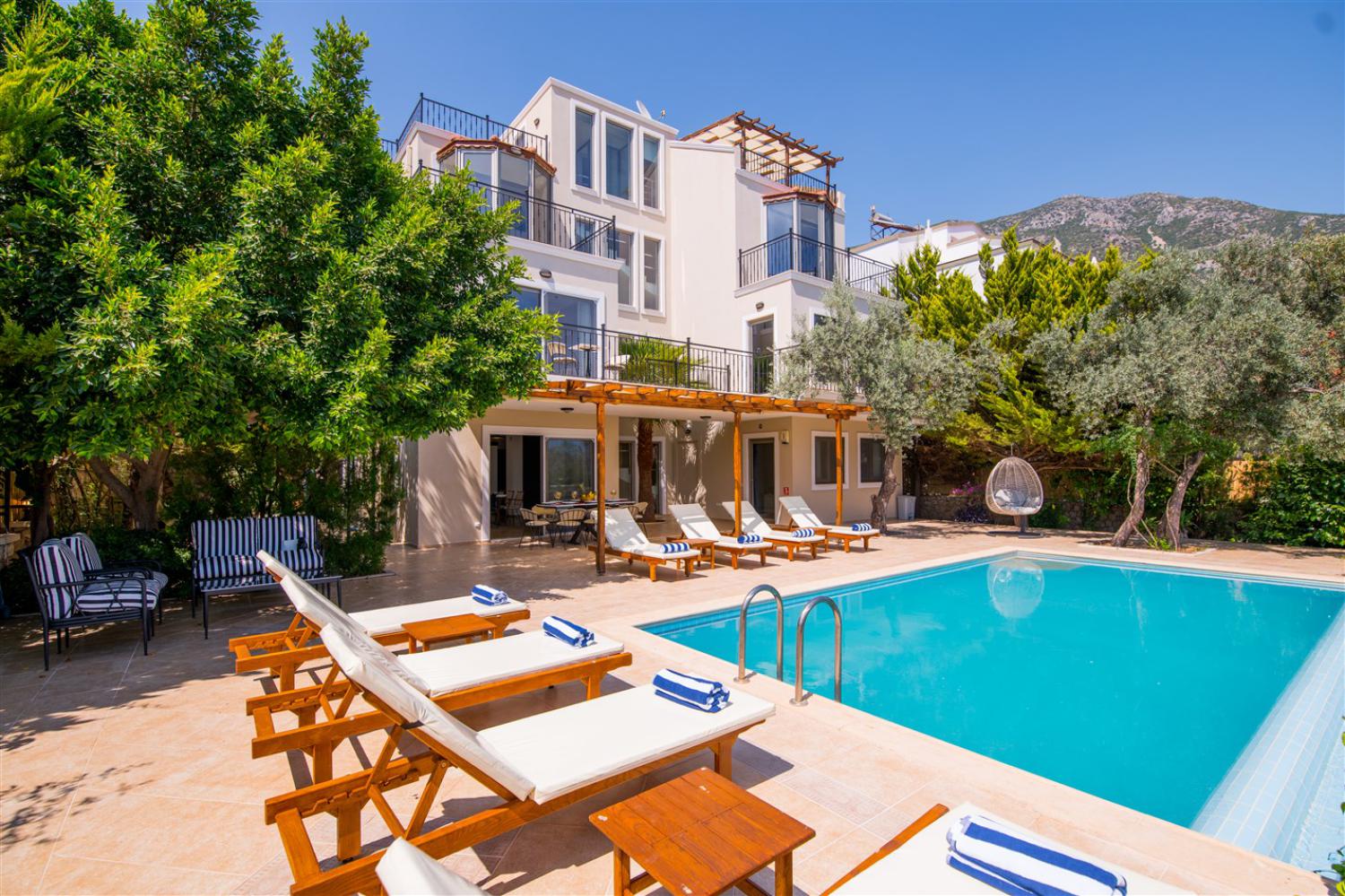 Villa Hüsam | Kalkan Ortaalan’da Lüks ve Korunaklı Kiralık Villa