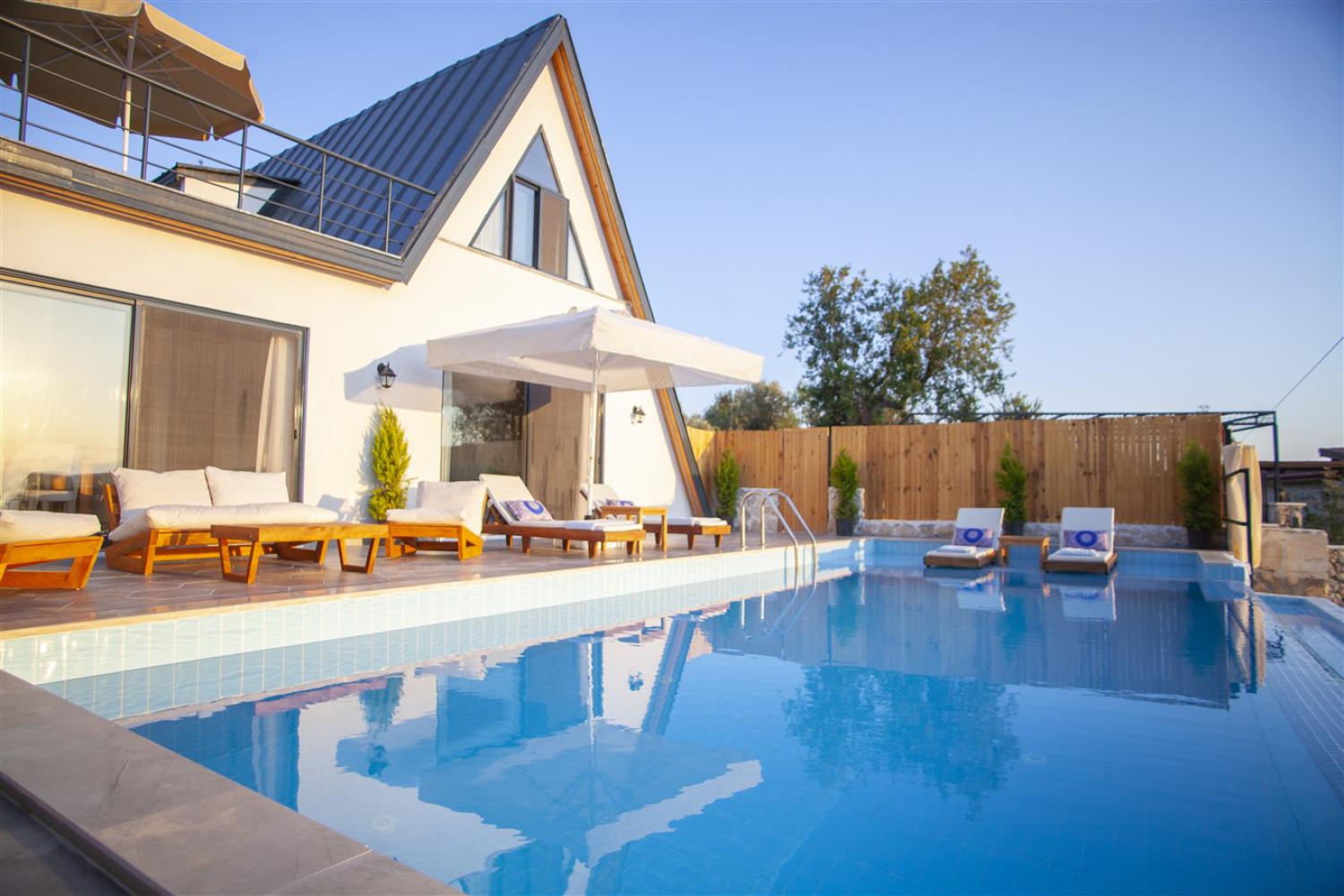 Villa İlkyaz, Kalkan Üzümlü' de, 2 yatak odalı, 4 kişilik, muhafazakar kiralık villa