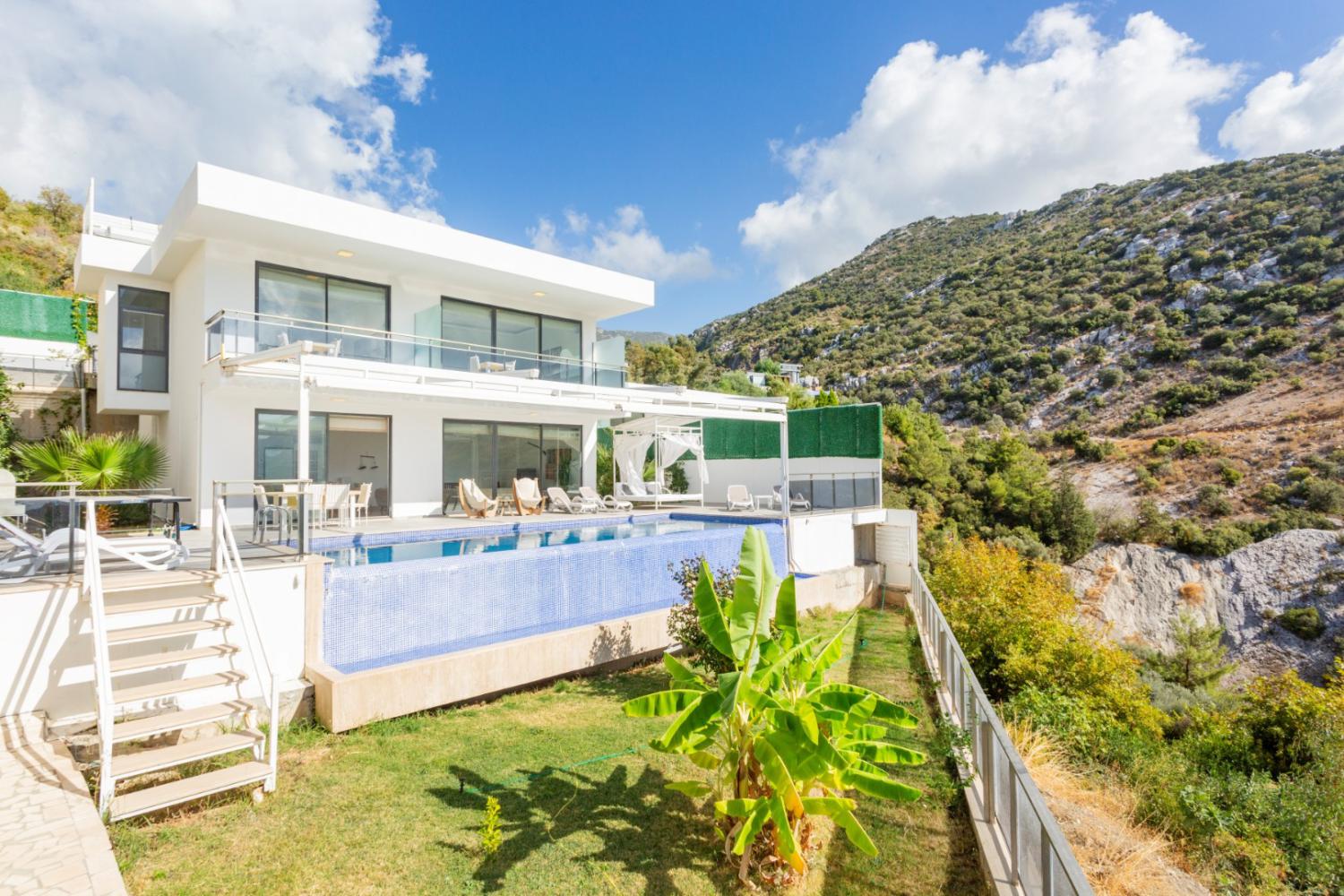 Villa İnfinity Mountain; Kalkan İslamlar'da 4 Kişilik Balayı Villası.