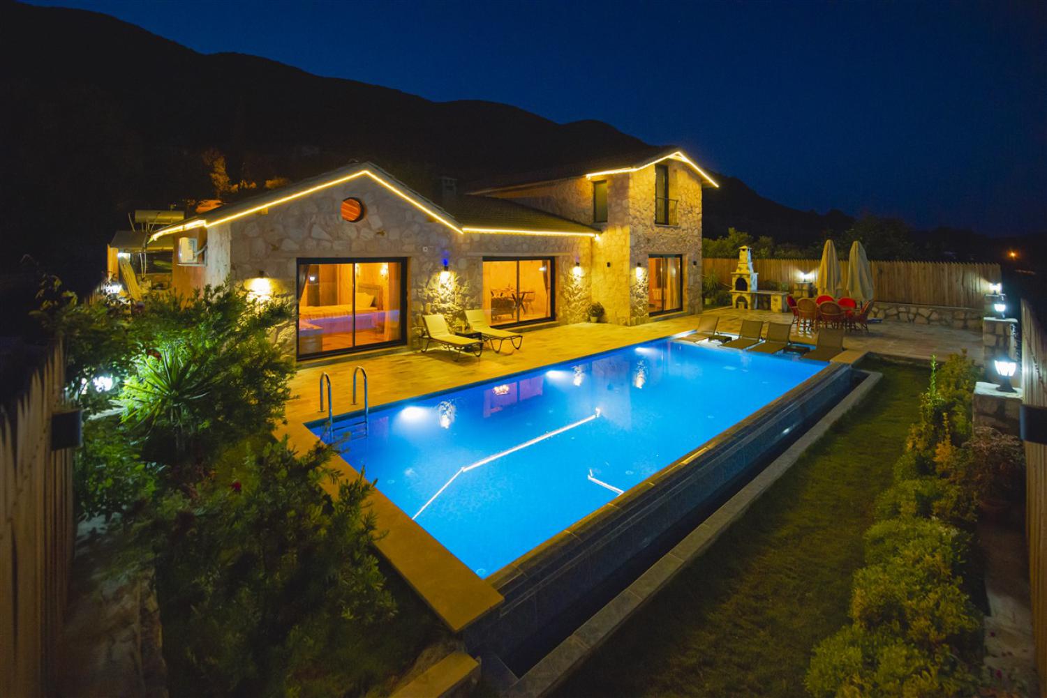 Villa İsabella,(7) kişilik Jakuzili geniş aileler İçin uygun villalarımız arasında yer almaktadır.