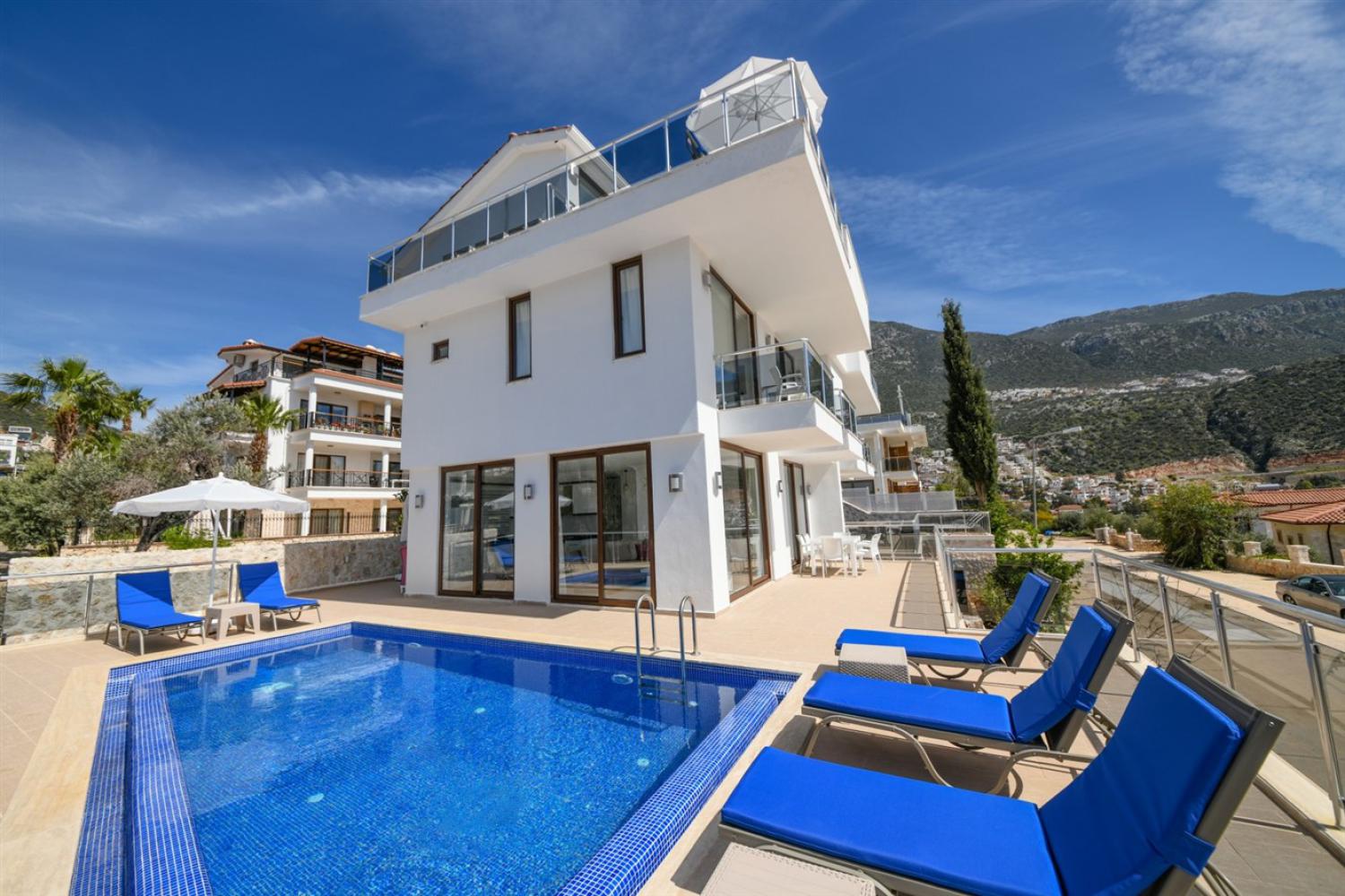 Apart İskele 1, Kalkan'da (6) Kişilik Deniz Manzaralı Merkeze Yakın Kiralık Apart