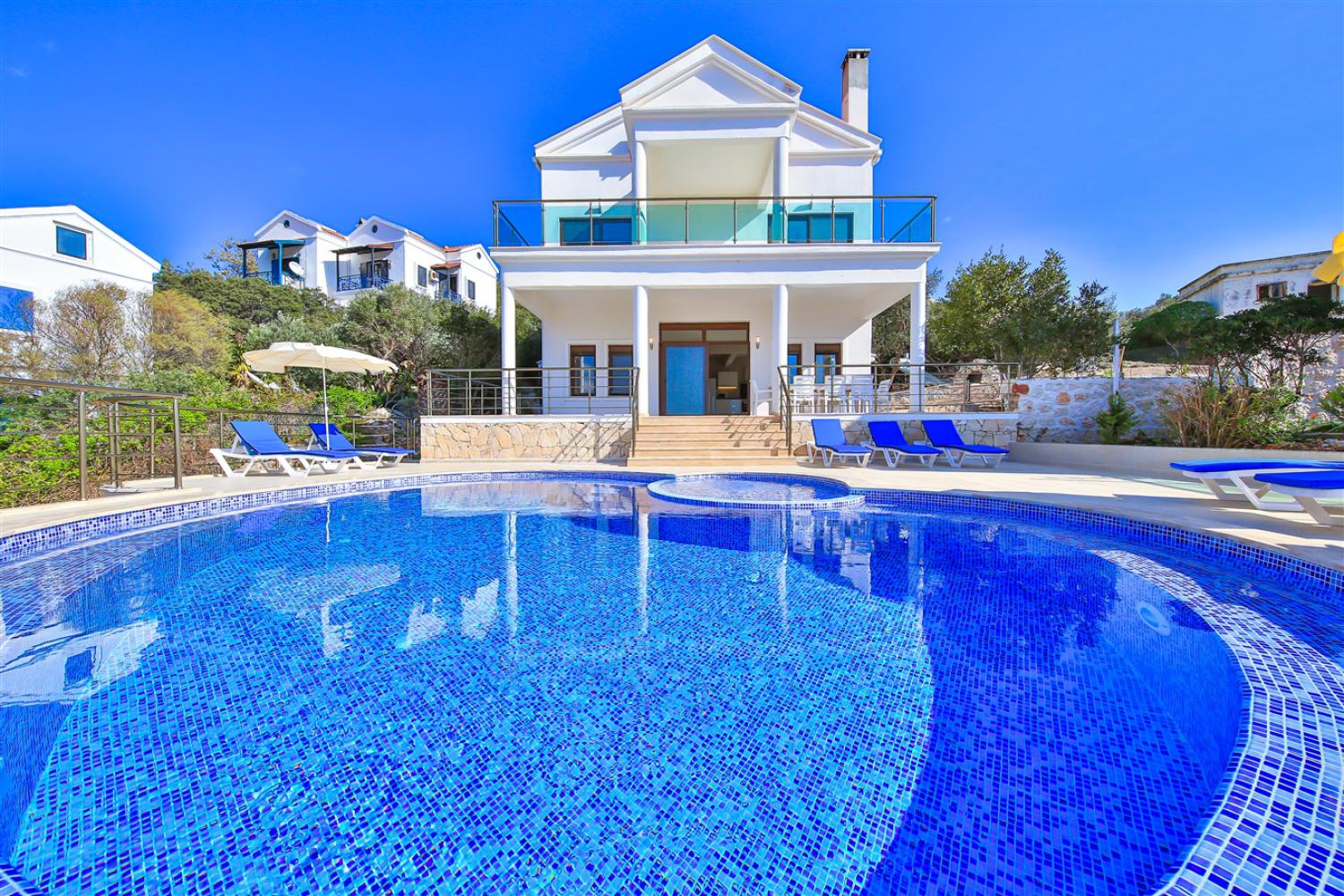 Villa James 6 Kaş; Kaş Çukurbağ Yarımadasında Deniz Manzaralı 10 Kişilik Villa
