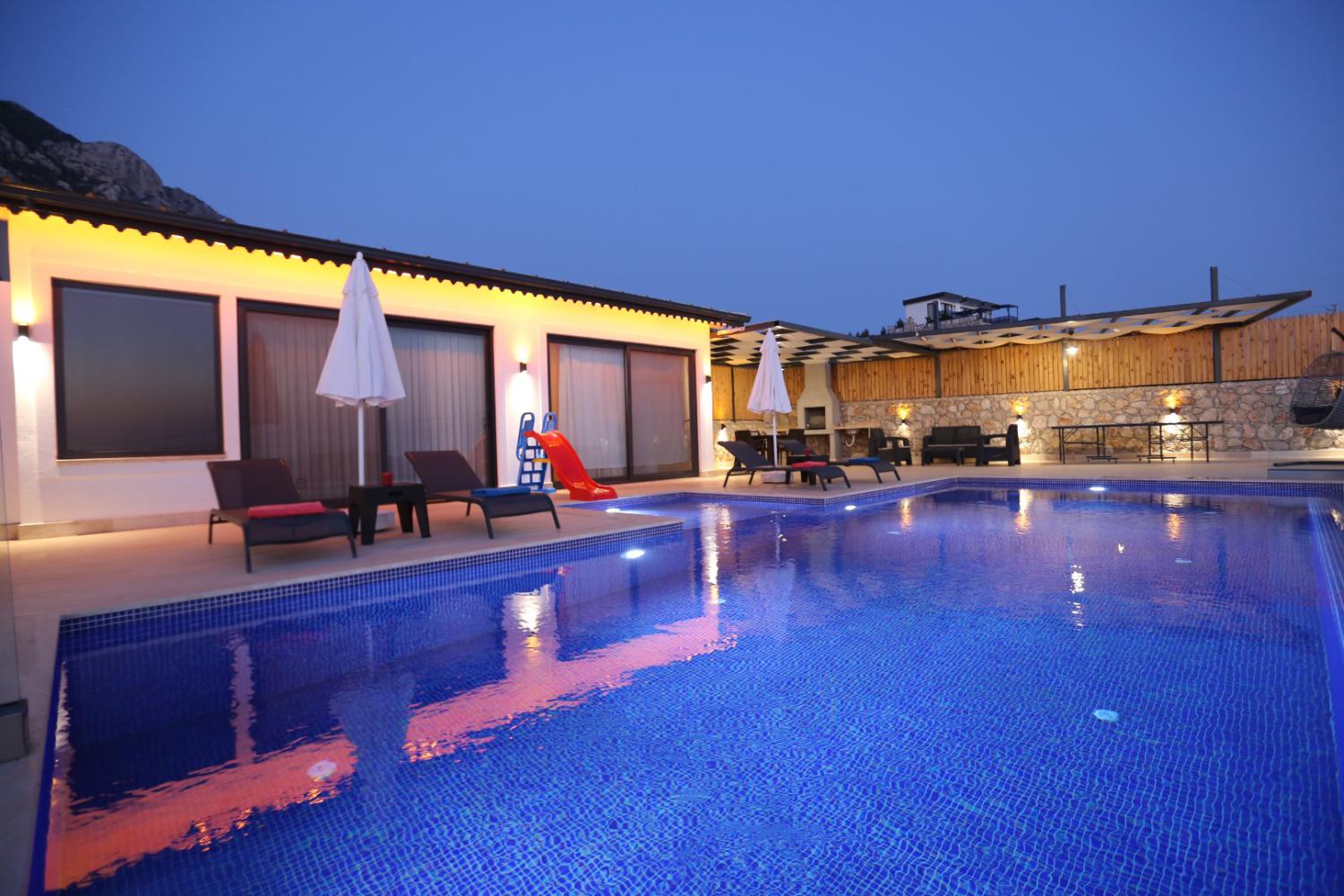 Villa Kaklık | Kalkan’da Deniz Manzaralı, Jakuzili Lüks Tatil Villası