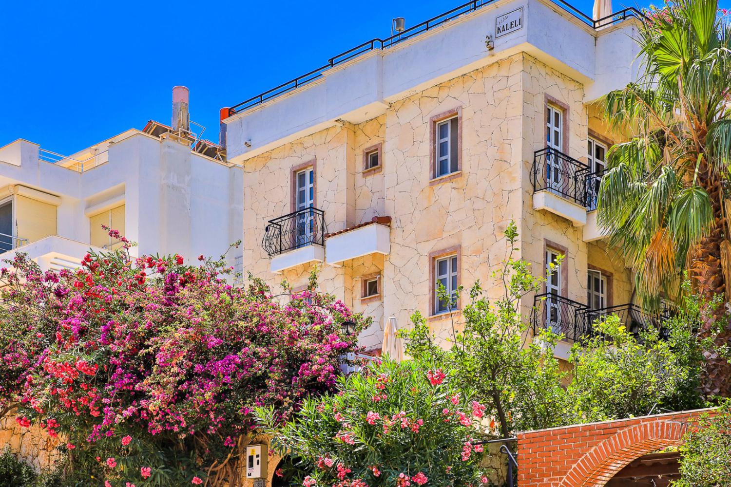 Villa Kaleli | Kalkan’da 12 Kişilik Deniz Manzaralı Villa 🌊