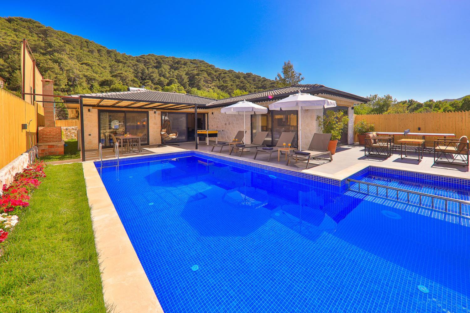 Villa Kalisto; Kalkan Sarıbelen' de 2 yatak odalı 4 kişilik kiralık balayı villası