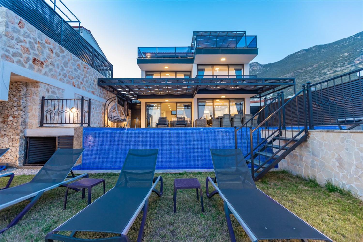 Villa Royal Hill 1(10) Kişilik Havuzlu Geniş Aile ve Arkadaş Villası