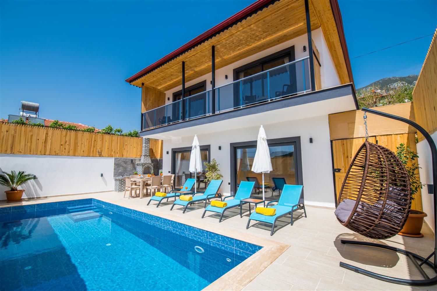 Villa Karadağ (4) Kişilik Muhafazakar Kiralık Aile ve Balayı Villası