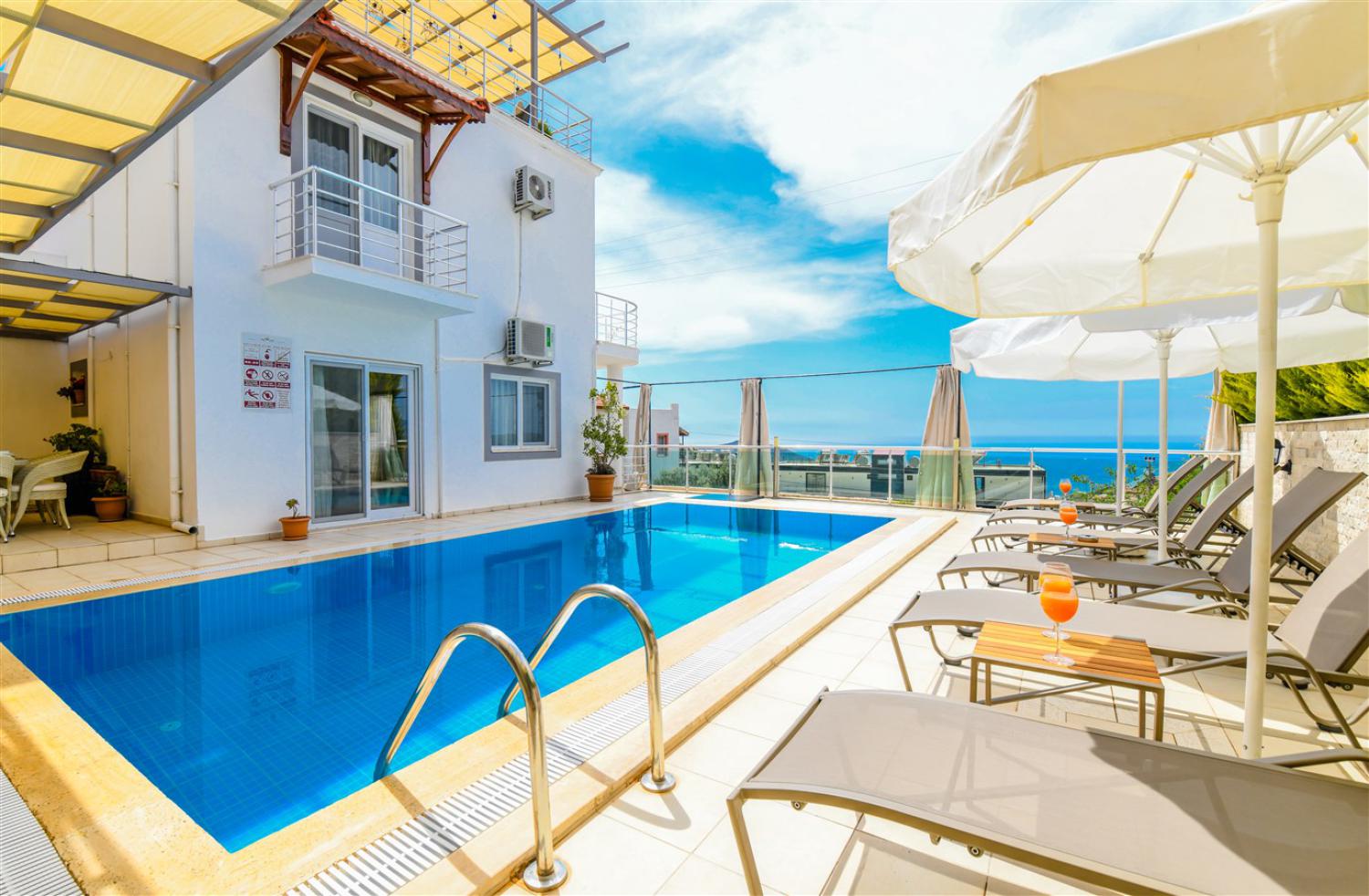 Villa Kaya (6) Kişilik Deniz Manzaralı Geniş Aile ve Arkadaş Villası