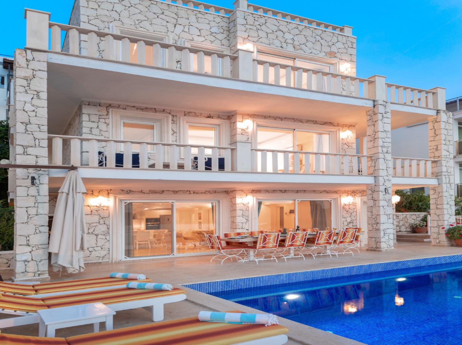 Villa Ketchy (14) Kişilik Havuzlu, Muhafazakar Geniş Aile Villası