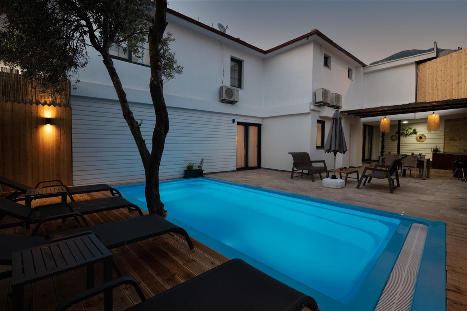 Villa Kiraz 2: Kalkan Ulugöl'de Muhafazakar Balayı Villası.