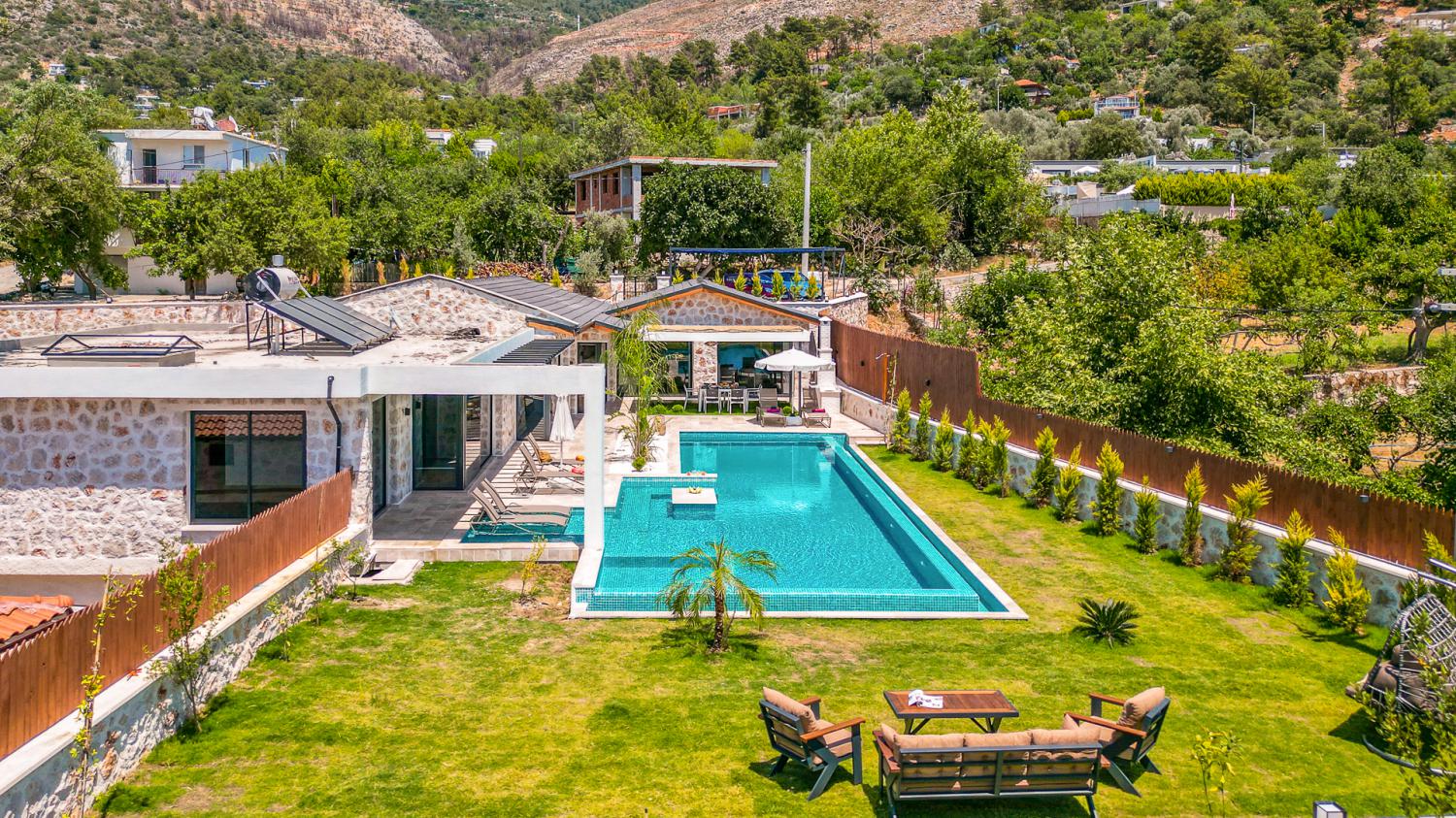 Villa Konak, Kalkan' da (6) kişilik muhafazakar kiralık villa