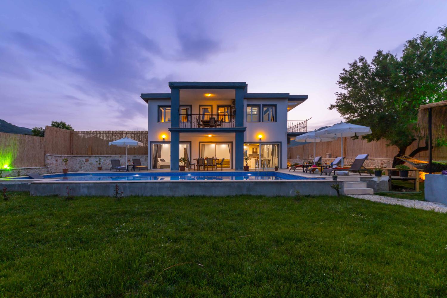 Villa Kova, Kalkan Sarıbelen' de 4 yatak odalı, 8 kişilik kiralık villa