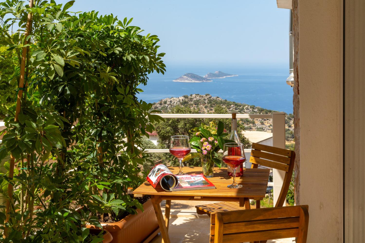 Villa Le Mar Comfort, Kalkan'da (4) Kişilik Kiralık Hamam, Sauna ve Jakuzili Muhafazakar Balayı Villası