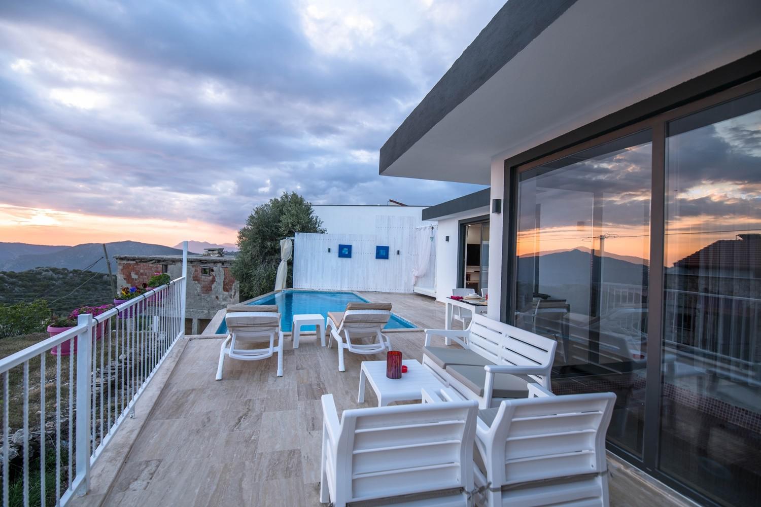 Villa Ladybird; Kalkan Kördere Bölgesinde (2) Kişilik Isıtmalı Havuzlu Balayı Villası