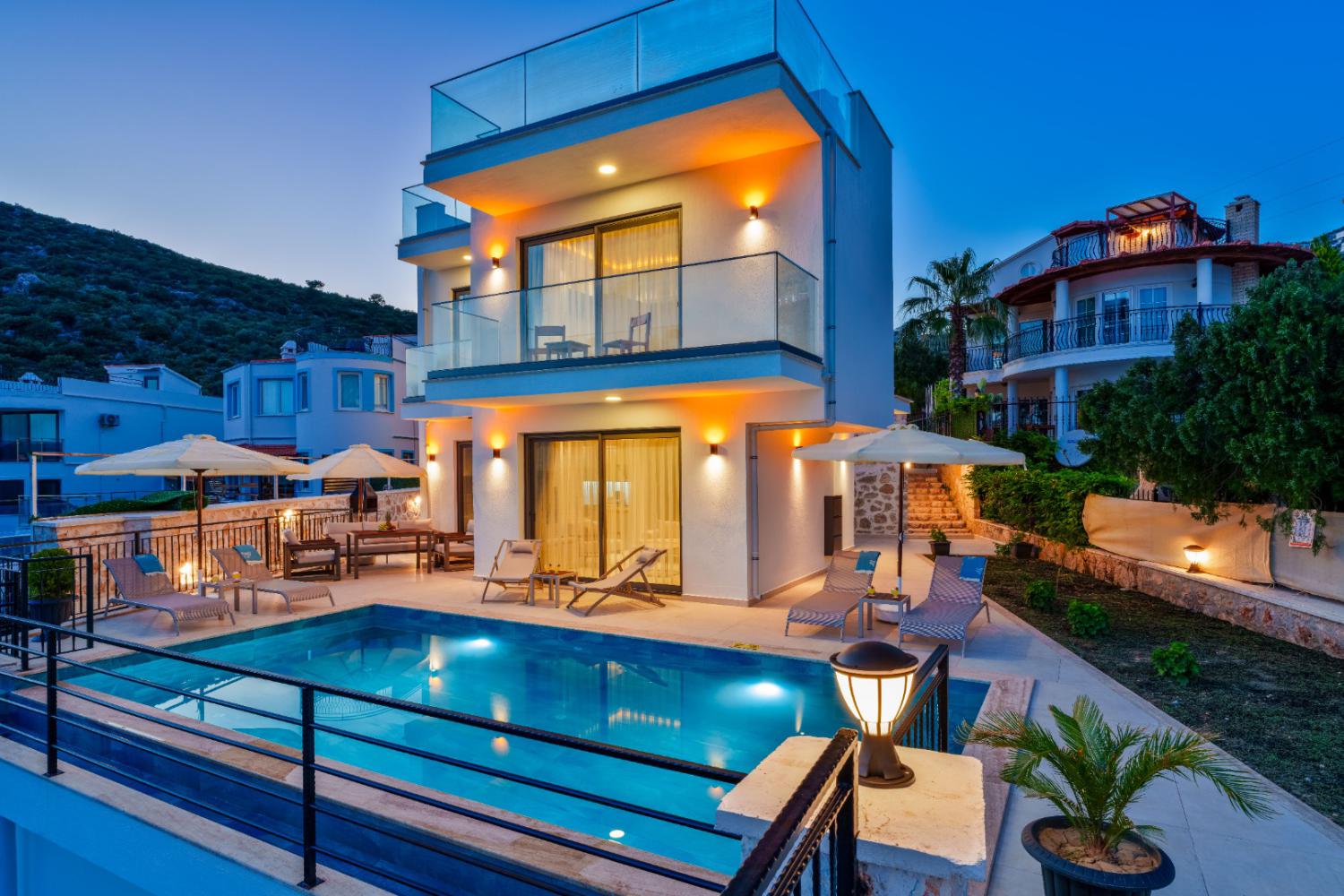 Villa Laren Duo : Kalkan Kızıltaş'ta 6 Kişilik Deniz Manzaralı Lüks Kiralık Tatil Villası.