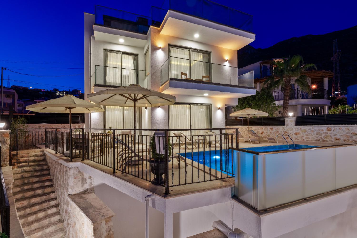 Villa Laren : Kalkan Kızıltaş'ta 6 Kişilik Deniz Manzaralı Lüks Kiralık Tatil Villası.
