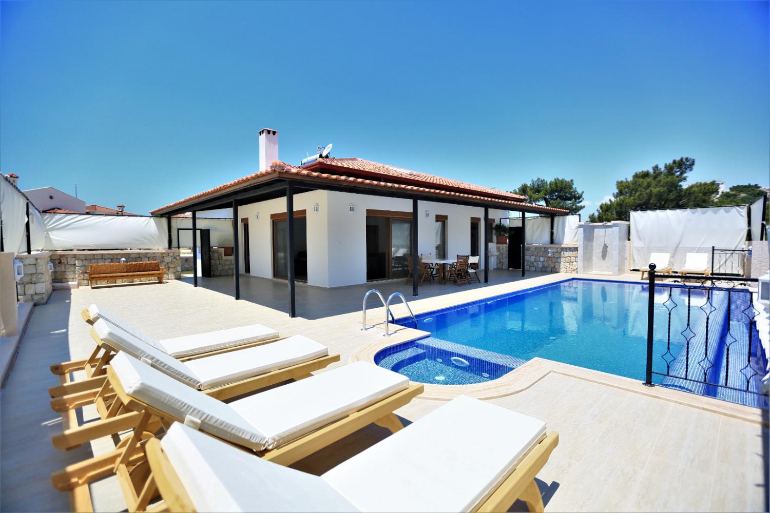 Villa Akbel Tepe, Kalkan'da (6) Kişilik Kalabalık Gruplara Uygun Kiralık Villa