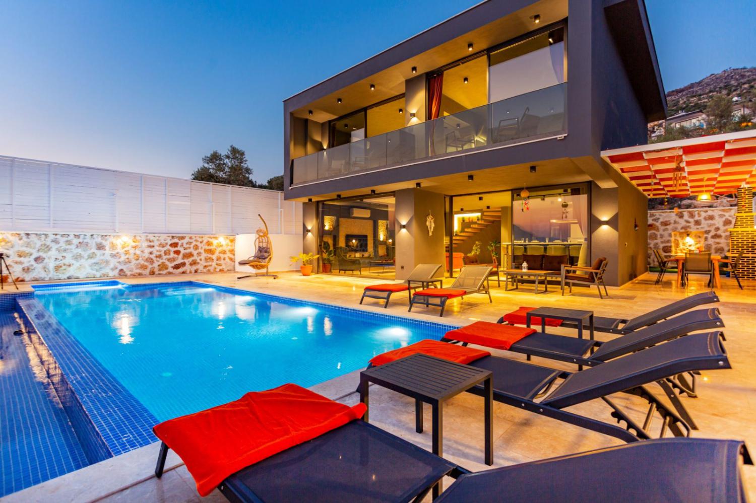 Villa Likya Black,Kalkan Yeşilköy Bölgesinde 2 Yatak Odalı 4 Kişilik Lüks Tatil Villası