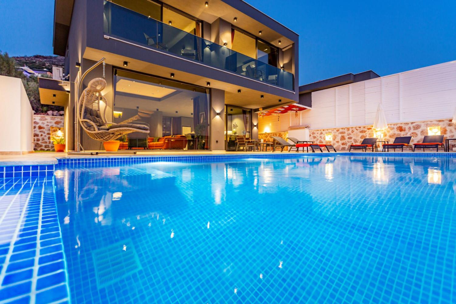 Villa Likya Black, Kalkan Yeşilköy Bölgesinde 3 Yatak Odalı 6 Kişilik Lüks Tatil Villası