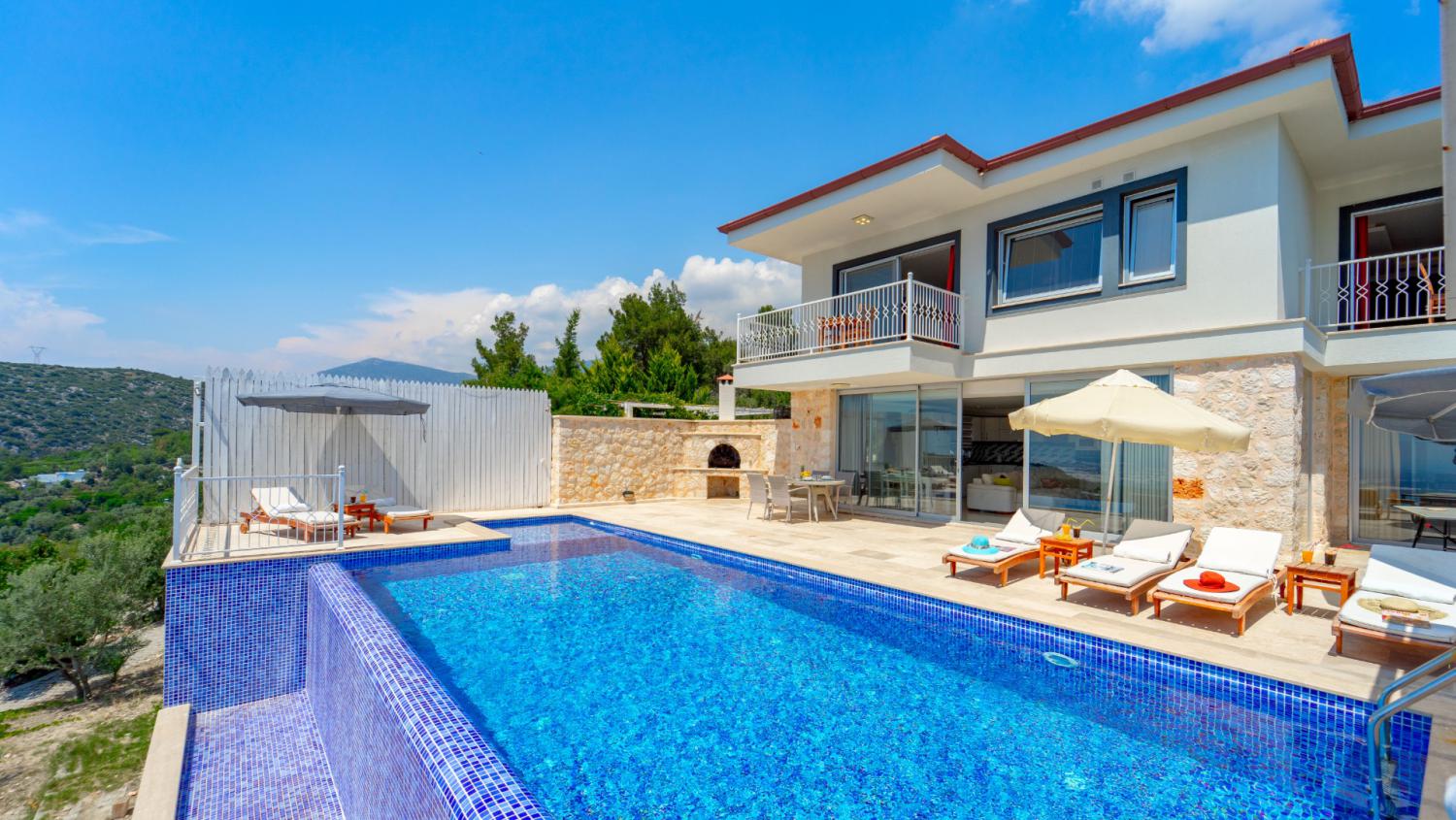 Villa Lina, Kalkan'da (6) Kişilik Muhafazakar Jakuzili Kiralık Villa